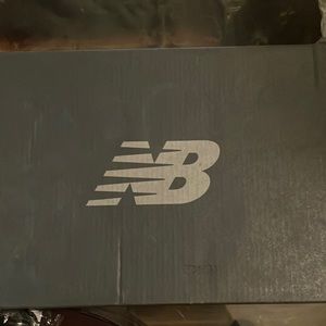 Cream color 574 classics new balance brand new (mint condition)